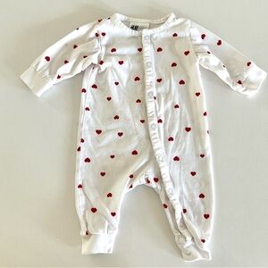 H&M 100% Cotton Valentines Day White Onesie With Red Heart Pattern Size: Newborn
